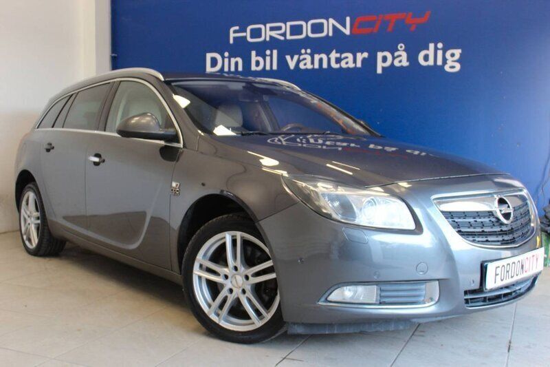 Grå Begagnad 2010 Opel Insignia Kombi | 99 900 kr - Bild 1/4