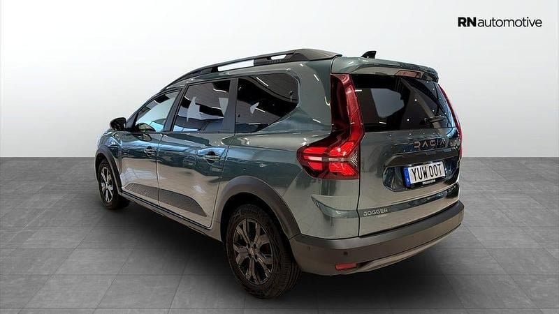 Begagnad Dacia Jogger Extreme 140 HK (102 kW) 2023 Grön Minibuss