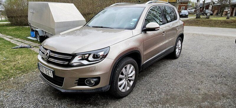 Brun Begagnad 2012 VW Tiguan SUV | 115 000 kr (Marknadspris) - Bild 1/4