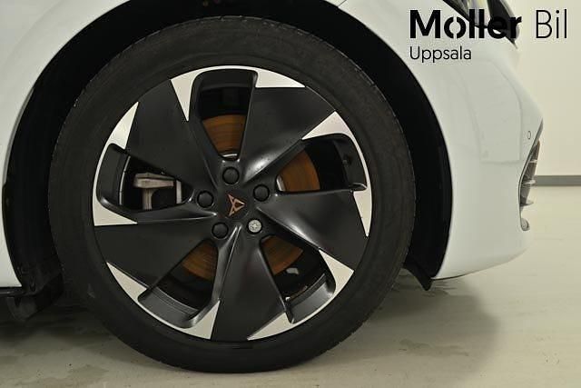 Begagnad Cupra Born e-Boost 169 kW (231 HK) 2025 Glacial white metallic Halvkombi