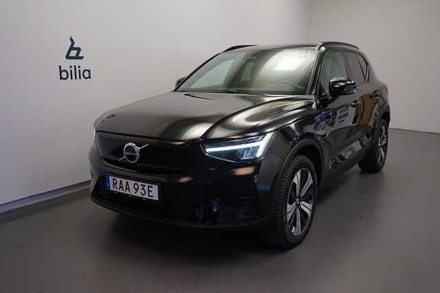 Svart Begagnad 2022 Volvo XC40 Core SUV | 299 500 kr - Bild 1/3