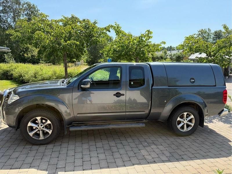 Grå Begagnad 2012 Nissan Navara Pickup | 115 000 kr (Marknadspris) - Bild 1/4