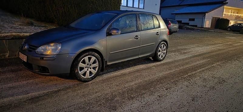 Begagnad 2005 VW Golf IV Halvkombi | 10 000 kr (Superpris) - Bild 1/3