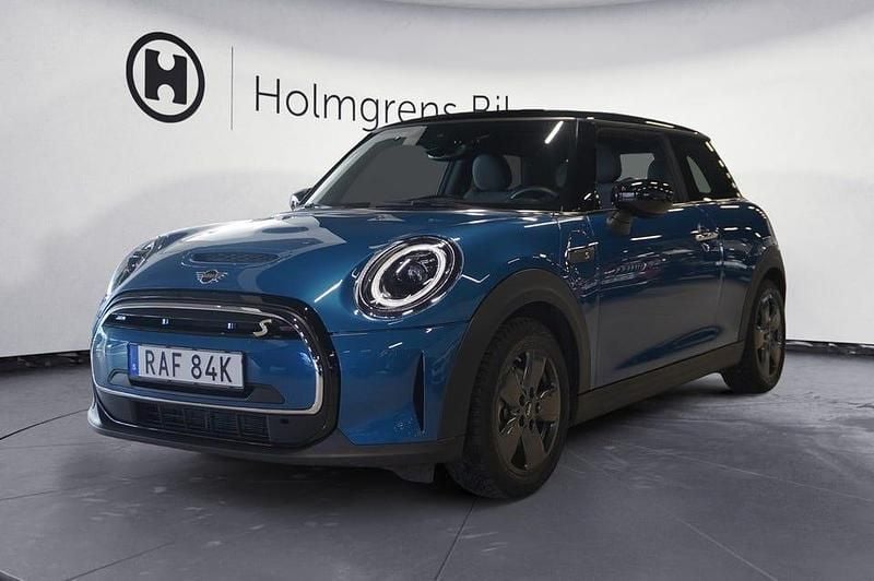 Begagnad Mini Cooper Essential 135 kW (184 HK) 2023 Island blue Halvkombi