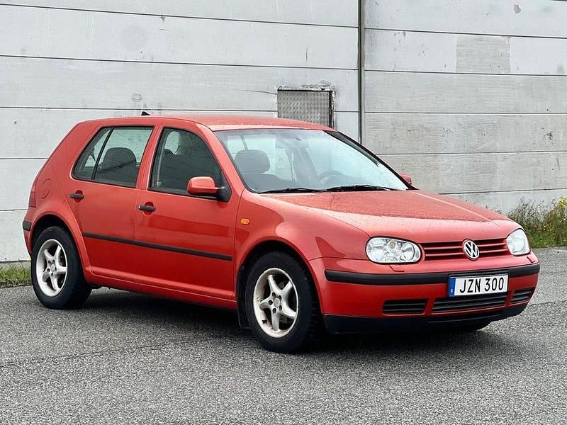 Orange Begagnad 1998 VW Golf IV Trendline Halvkombi | 13 900 kr (Marknadspris) - Bild 1/4