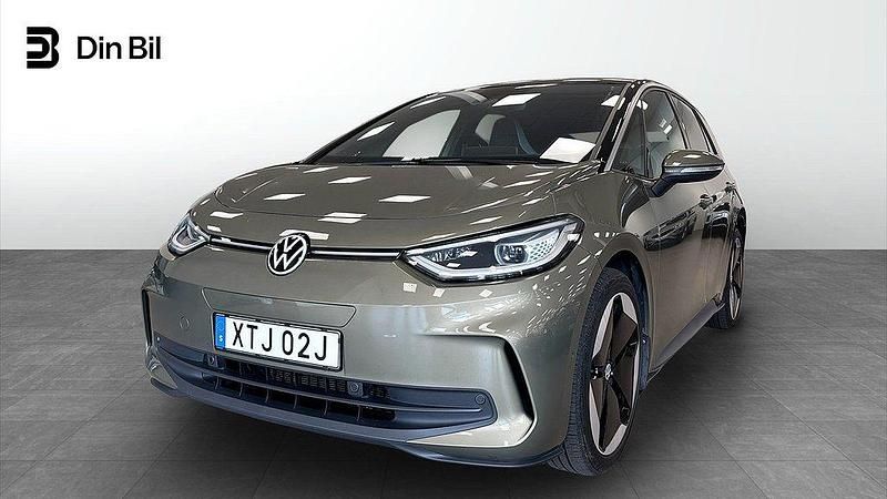 Grön Begagnad 2023 VW ID.3 Pro Halvkombi | 369 800 kr (Marknadspris) - Bild 1/4