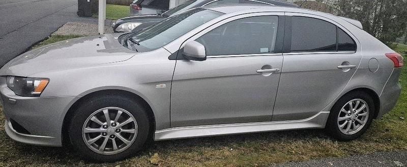 Silver Begagnad 2012 Mitsubishi Lancer Sportback Inform Halvkombi | 35 000 kr (Marknadspris) - Bild 1/3