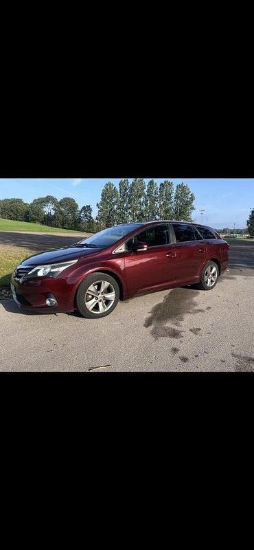 Begagnad 2013 Toyota Avensis Executive Kombi | 99 000 kr (Dyr) - Bild 1/4