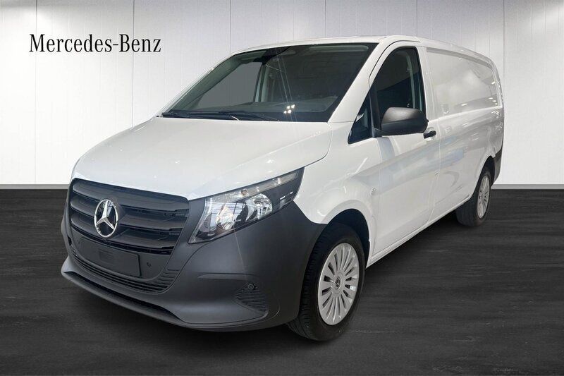 Vit Ny 2025 Mercedes Vito Minibuss | 612 375 kr (Marknadspris) - Bild 1/4