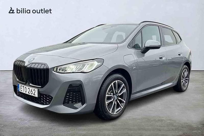 Begagnad BMW 230e Active Tourer M Sport 327 HK (240 kW) 2023 Grå Minibuss