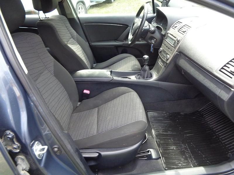 Begagnad Toyota Avensis Business Edition 127 HK (93 kW) 2010 Mörkblå Kombi