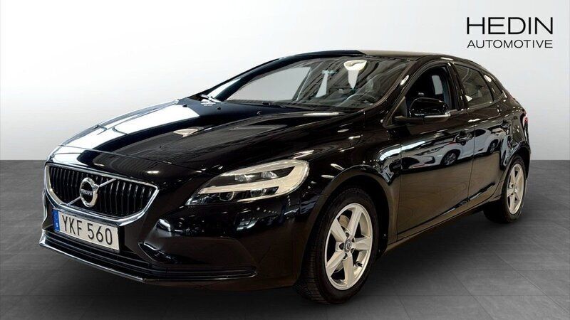 Svart (black) Begagnad 2017 Volvo V40 Kombi | 154 900 kr (Marknadspris) - Bild 1/4