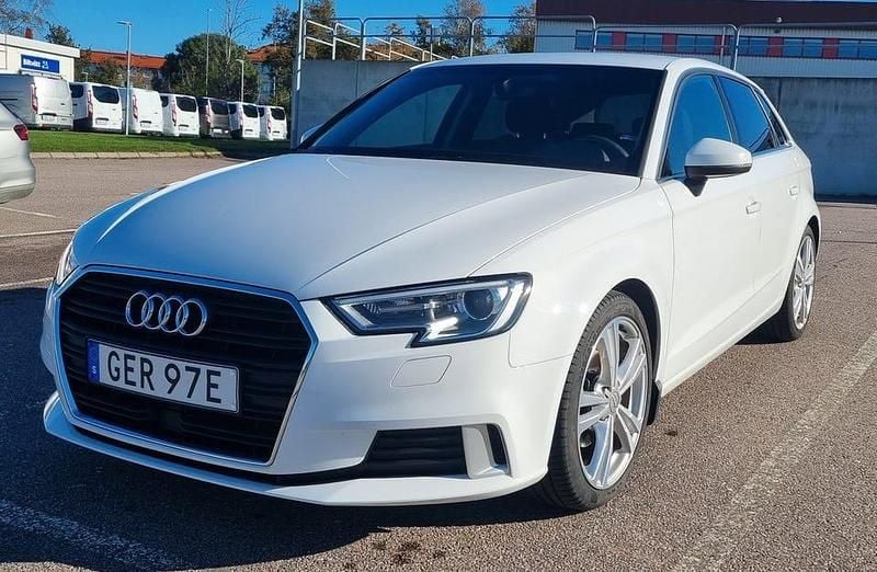 Begagnad 2020 Audi A3 Sportback Halvkombi | 198 000 kr (Bra pris) - Bild 1/4