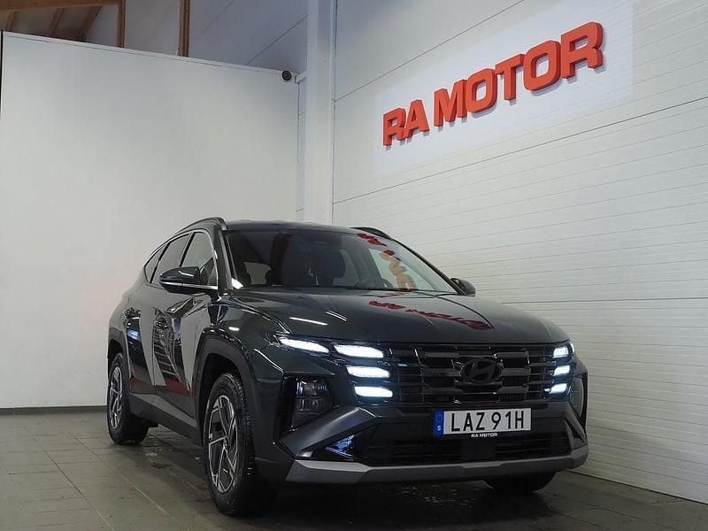 Grön Begagnad 2025 Hyundai Tucson Essential SUV | 319 900 kr (Superpris) - Bild 1/3