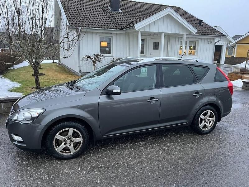 Begagnad Kia Ceed Sportswagon 115 HK (84 kW) 2010 Kombi
