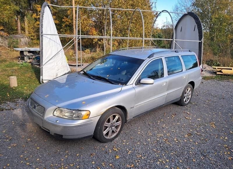 Grå Begagnad 2005 Volvo V70 Business Edition Kombi | 15 000 kr (Bra pris) - Bild 1/4