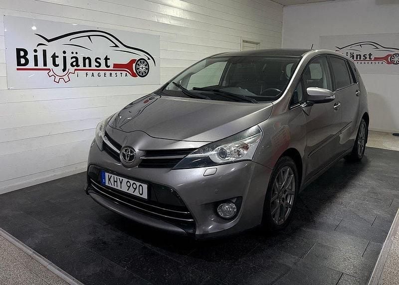 Brun Begagnad 2014 Toyota Verso Executive Minibuss | 104 900 kr (Marknadspris) - Bild 1/4