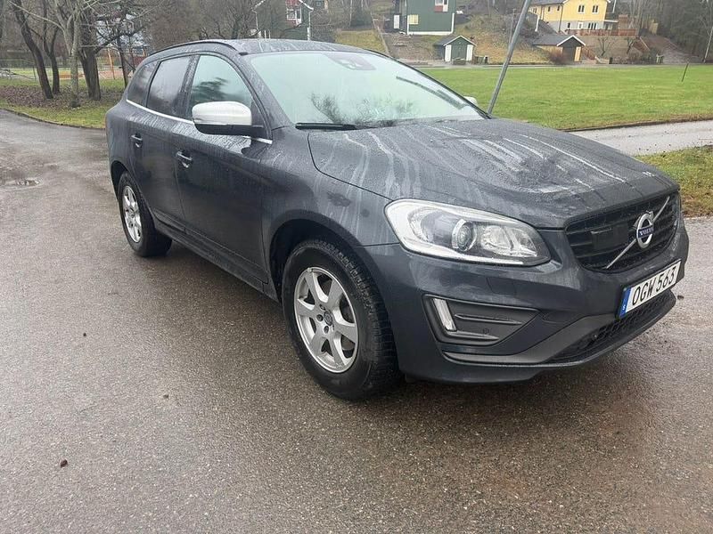 Grå Begagnad 2017 Volvo XC60 R-Design SUV | 205 000 kr (Bra pris) - Bild 1/4