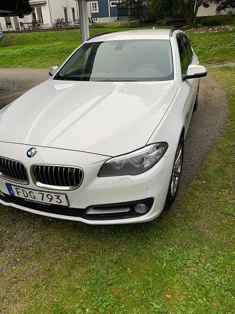 Vit Begagnad 2014 BMW 520 Kombi | 84 500 kr (Superpris) - Bild 1/4