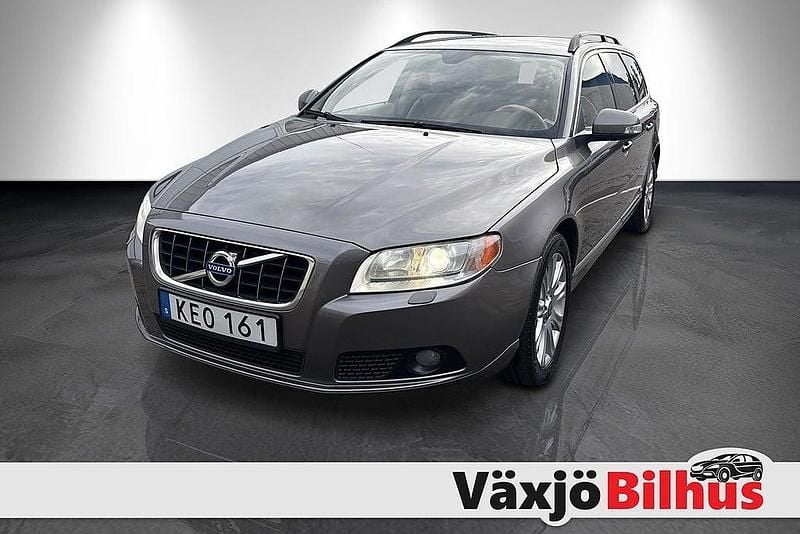 Grå Begagnad 2009 Volvo V70 Momentum Kombi | 67 900 kr (Marknadspris) - Bild 1/4