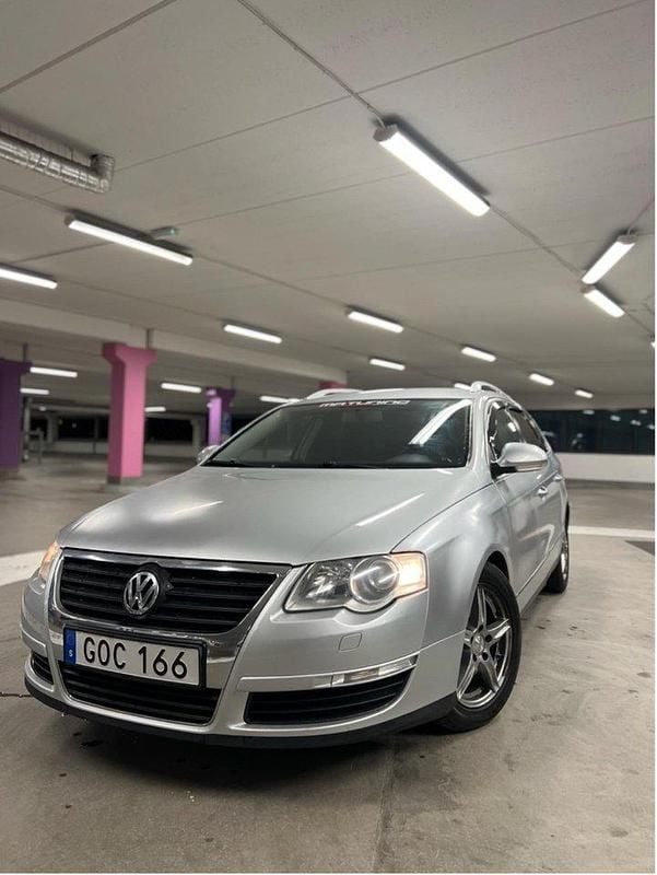 Silver Begagnad 2008 VW Passat Sportline Kombi | 26 500 kr (Bra pris) - Bild 1/4