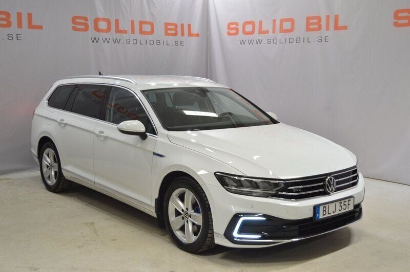 Vit Begagnad 2021 VW Passat GTE Kombi | 228 800 kr (Marknadspris) - Bild 1/4