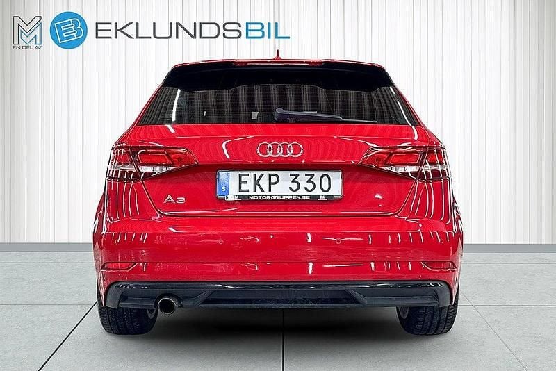 Begagnad Audi A3 Sportback Sport 116 HK (85 kW) 2017 Röd Halvkombi