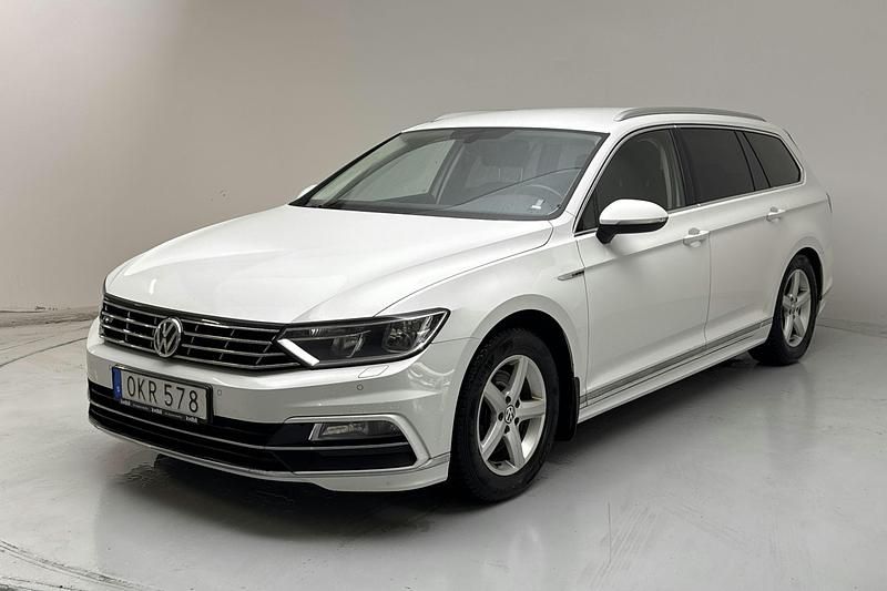 Vit Begagnad 2017 VW Passat GT Sedan | 129 000 kr (Marknadspris) - Bild 1/4