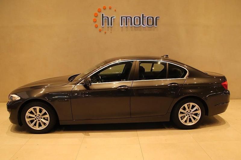 Grå Begagnad 2012 BMW 535 Sedan | 169 000 kr (Bra pris) - Bild 1/4