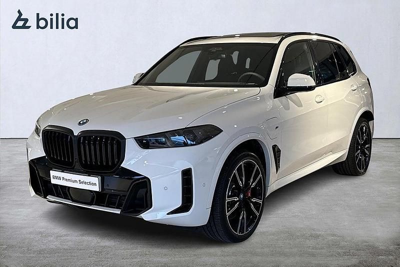 Vit Begagnad 2025 BMW X5 M Sport SUV | 1 079 900 kr (Lite dyr) - Bild 1/4