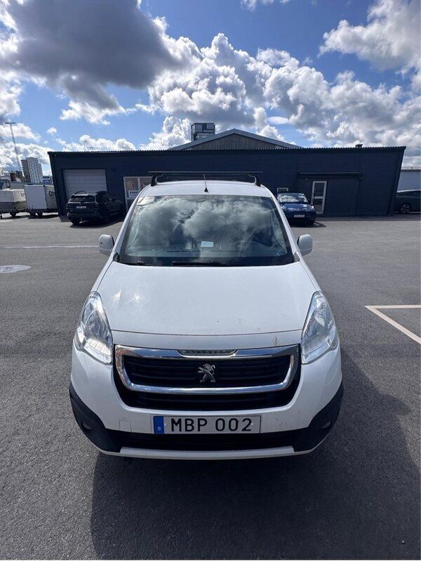 Vit Begagnad 2016 Peugeot Partner Minibuss | 70 000 kr (Marknadspris) - Bild 1/4