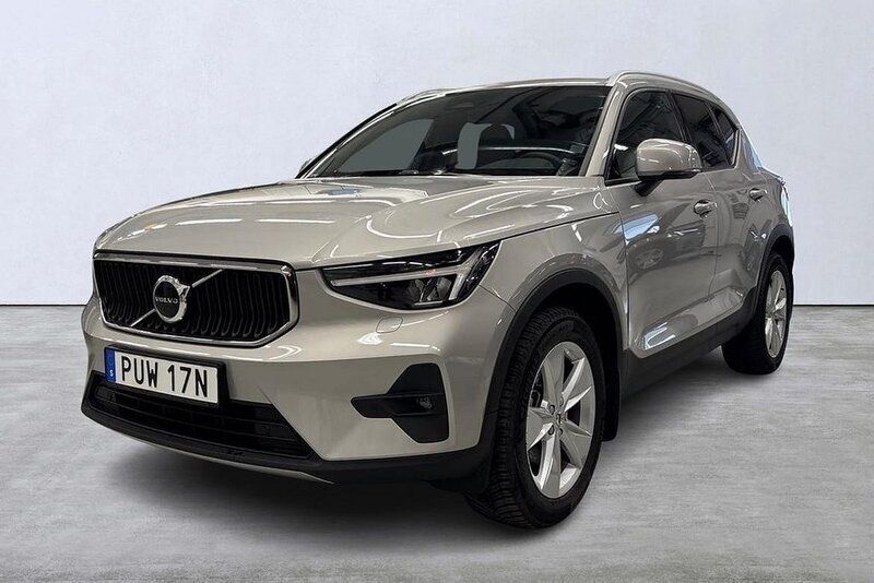 Silver Begagnad 2023 Volvo XC40 Core SUV | 359 900 kr (Marknadspris) - Bild 1/4