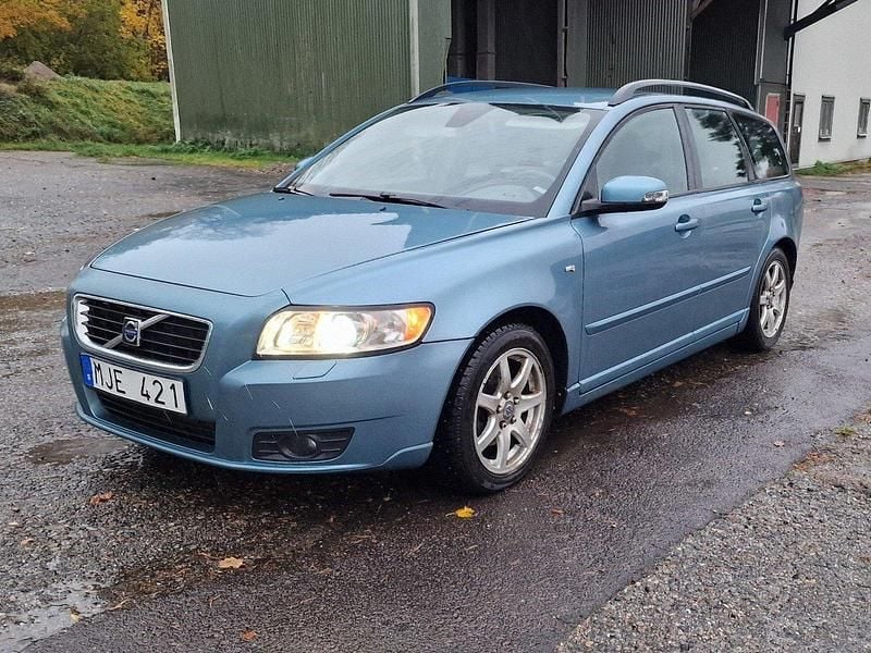 Blå Begagnad 2009 Volvo V50 Momentum Kombi | 27 500 kr (Dyr) - Bild 1/4