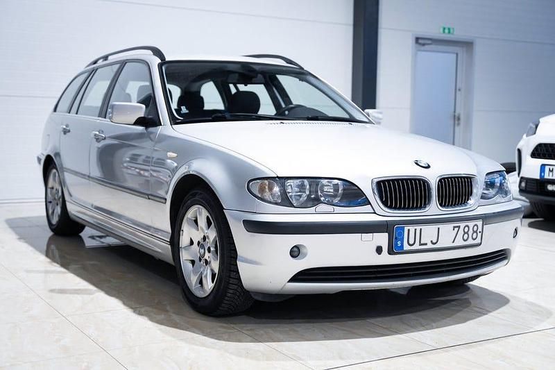 Begagnad BMW 320 170 HK (125 kW) 2003 Ljusgrå Kombi