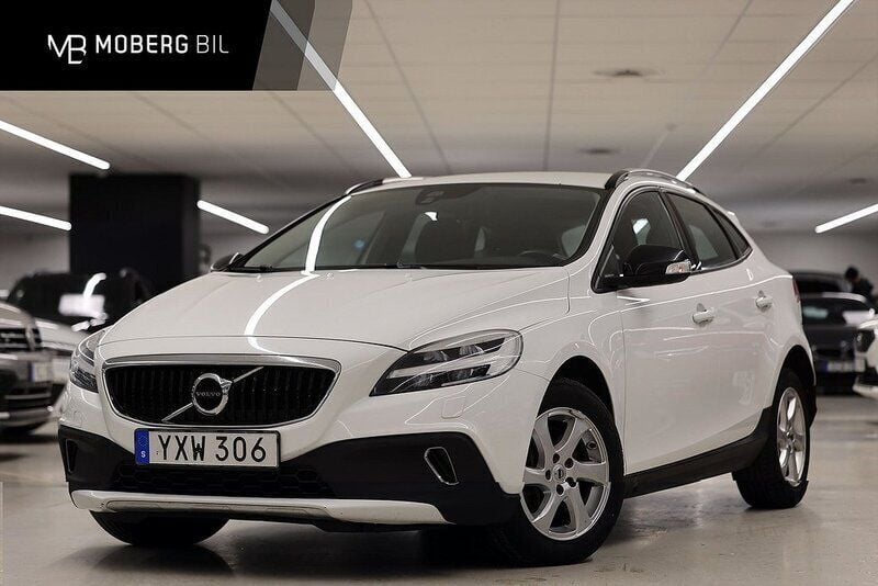 Vit Begagnad 2018 Volvo V40 CC Kinetic Kombi | 169 900 kr (Marknadspris) - Bild 1/3