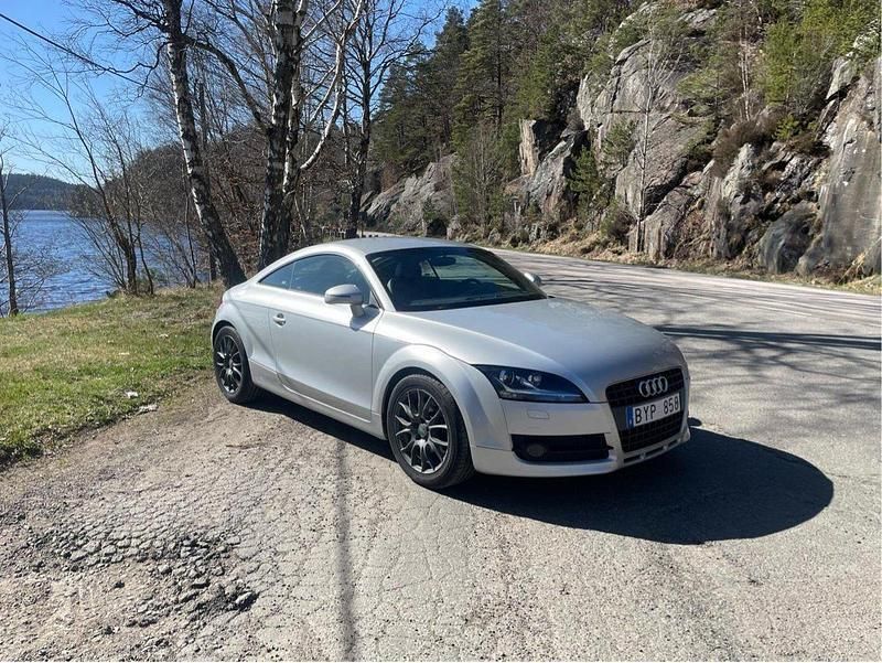 Silver Begagnad 2007 Audi TT Sportkupé | 68 000 kr (Marknadspris) - Bild 1/4