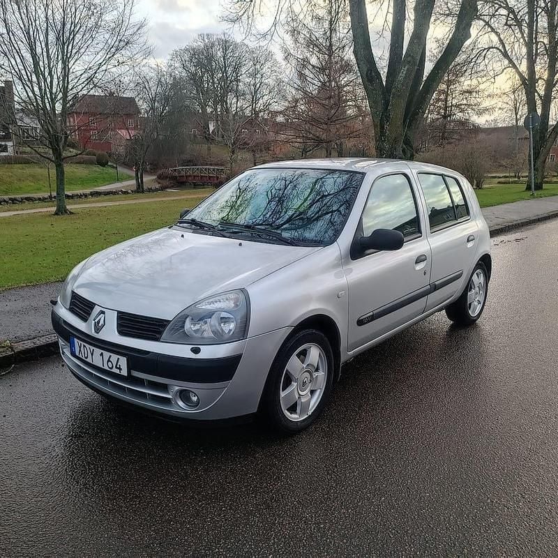 Begagnad 2006 Renault Clio R.S. Halvkombi | 16 000 kr (Marknadspris) - Bild 1/4