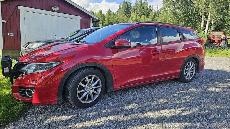 Röd Begagnad 2015 Honda Civic Sport Kombi | 89 000 kr (Marknadspris) - Bild 1/3