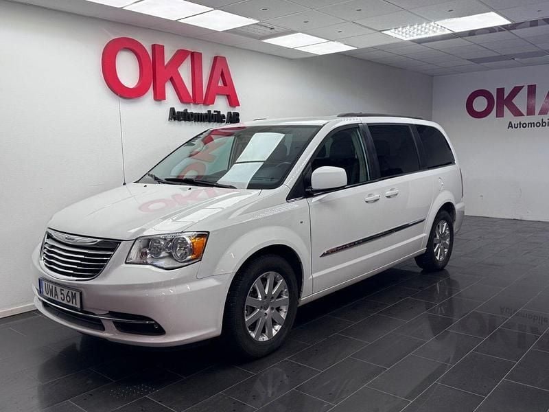 Vit Begagnad 2016 Chrysler Town & Country Minibuss | 179 900 kr (Marknadspris) - Bild 1/4