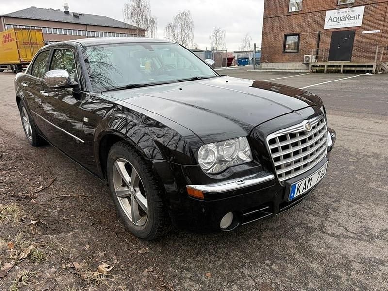 Begagnad Chrysler 300C 177 HK (130 kW) 2010 Brilliant black crystal pearl coat (pxr/qxrs)