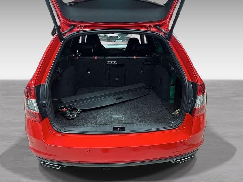 Begagnad Skoda Octavia RS 186 HK (136 kW) 2017 Röd Kombi