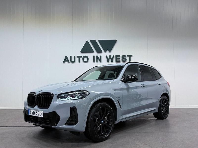 Grå Begagnad 2024 BMW X3 M Sport SUV | 569 900 kr (Marknadspris) - Bild 1/4