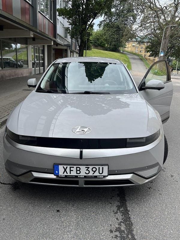 Grå Begagnad 2022 Hyundai Ioniq 5 Advanced SUV | 380 000 kr - Bild 1/4