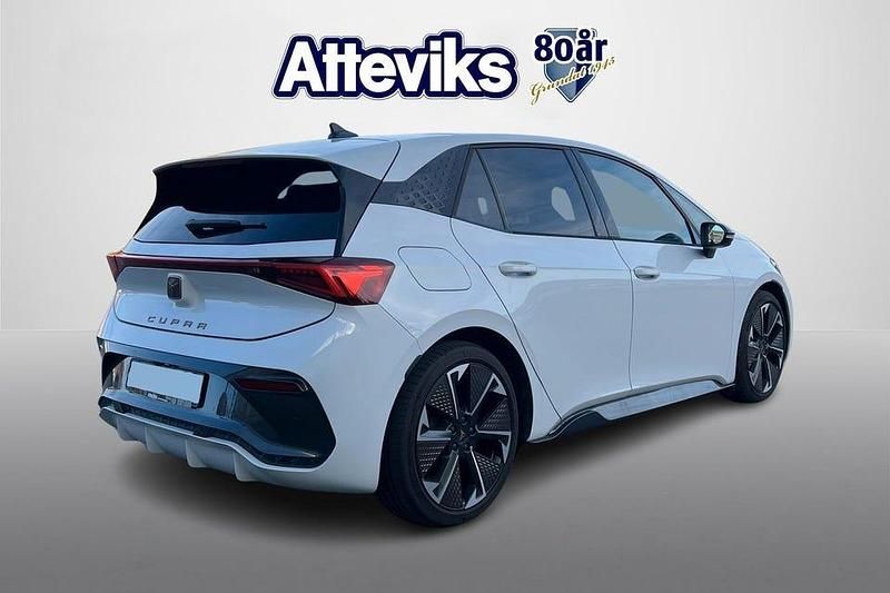 Begagnad Cupra Born e-Boost 169 kW (231 HK) 2025 Vit Halvkombi