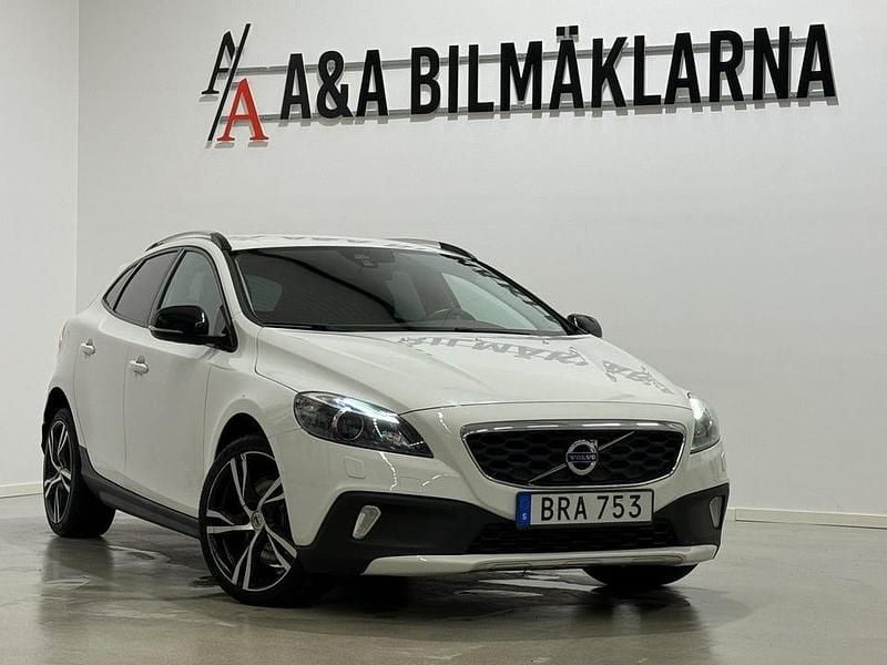 Begagnad Volvo V40 CC Momentum 150 HK (110 kW) 2014 Vit Kombi