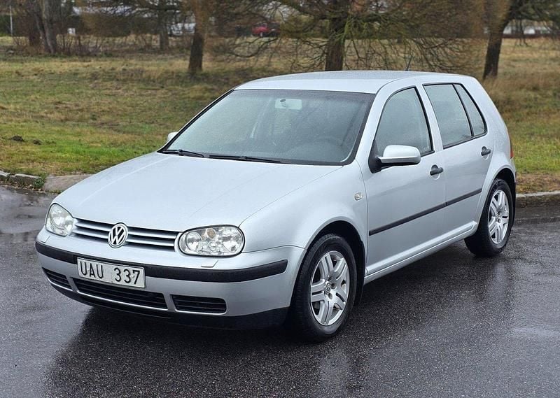 Silver Begagnad 2003 VW Golf IV Trendline Halvkombi | 19 900 kr (Marknadspris) - Bild 1/4