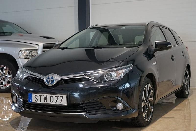 Begagnad Toyota Auris Touring Sports Active 136 HK (100 kW) 2016 Blå Kombi