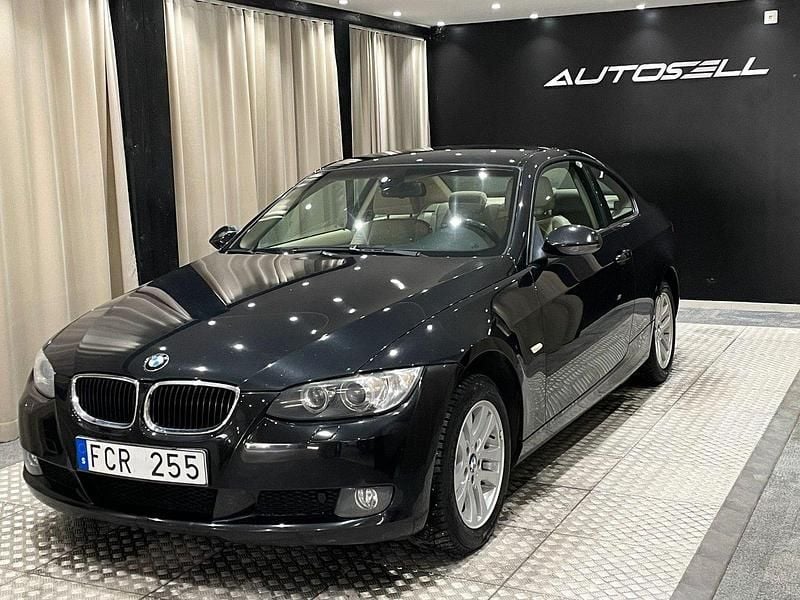 Svart Begagnad 2008 BMW 320 Comfort Edition Sportkupé | 109 900 kr (Lite dyr) - Bild 1/4