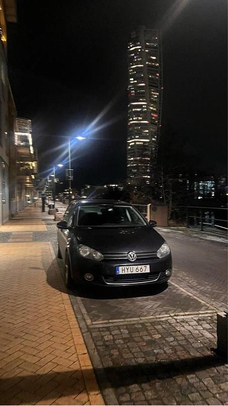 Svart Begagnad 2009 VW Golf VI Halvkombi | 45 000 kr (Bra pris) - Bild 1/3