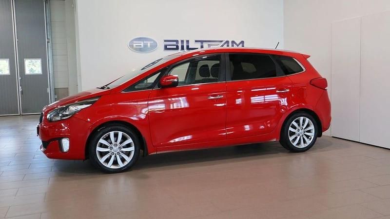 Begagnad Kia Carens 116 HK (85 kW) 2014 Röd Minibuss